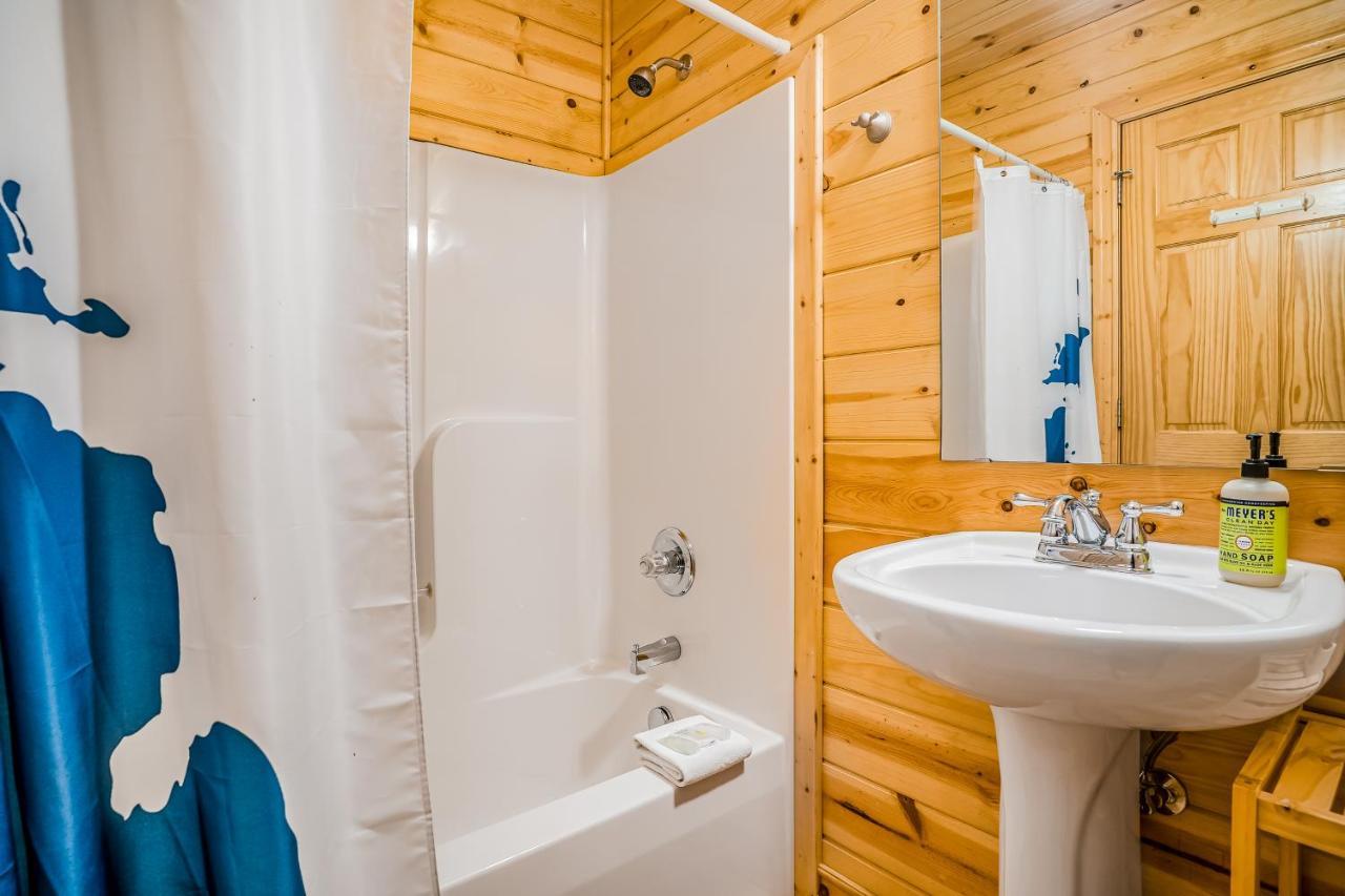 Kingfisher Cove Cabin 19 Saugatuck Bagian luar foto